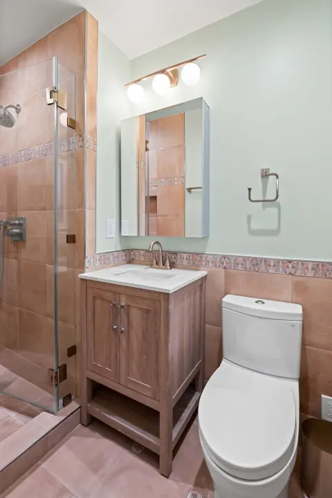 Traditional Bathroom Remodel with Custom Tile Detail — photo 6