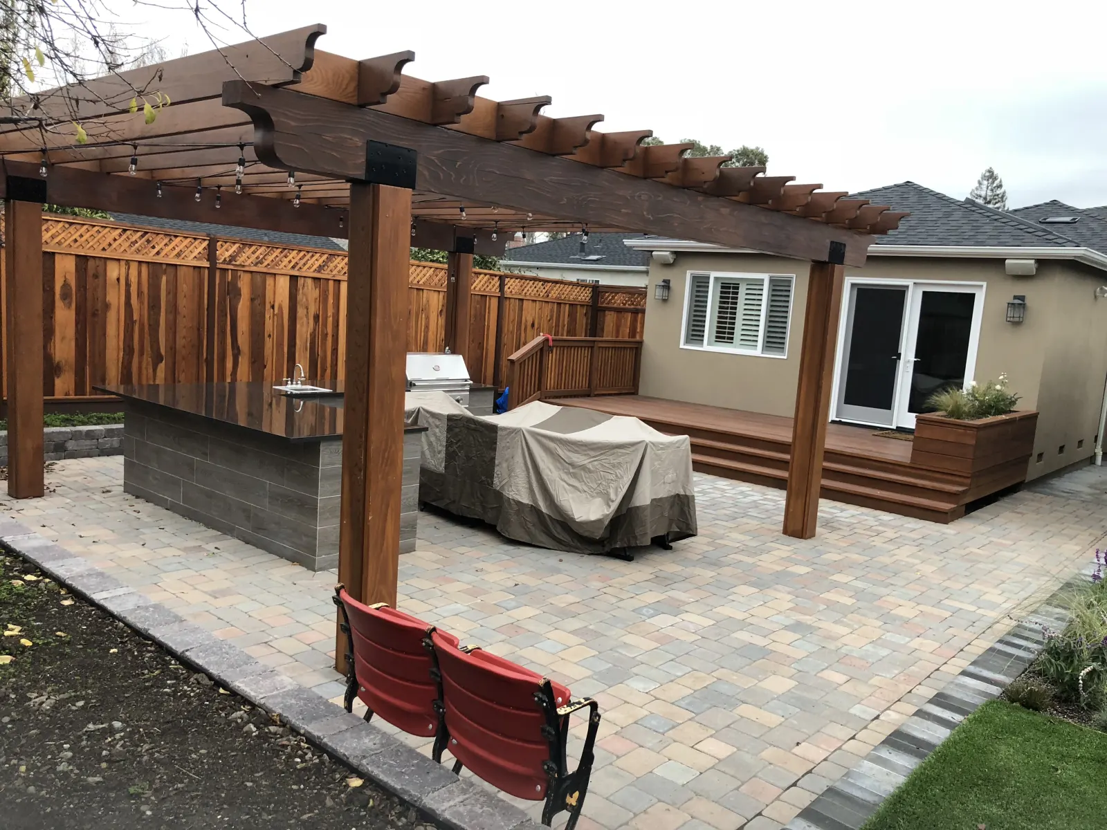 Outdoor Kitchen & Cedar Pergola hero photo