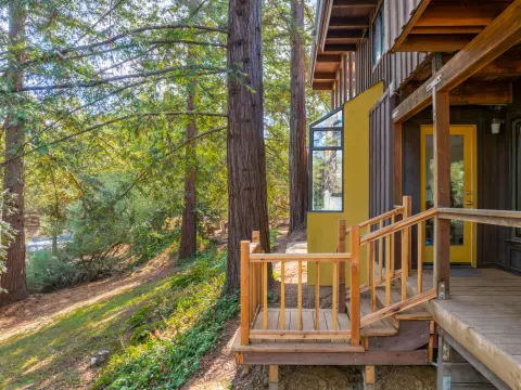 Mountain Cabin Deck & Backyard Basketball Court — photo 4