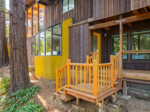 Mountain Cabin Deck & Backyard Basketball Court — photo 6
