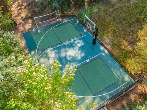 Mountain Cabin Deck & Backyard Basketball Court — photo 7
