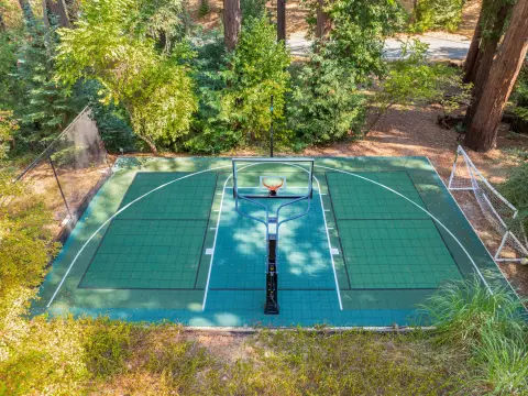 Mountain Cabin Deck & Backyard Basketball Court — photo 8