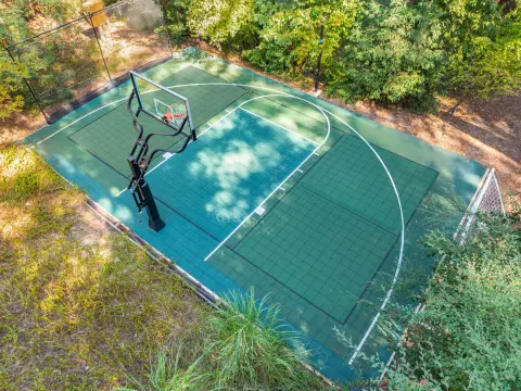 Mountain Cabin Deck & Backyard Basketball Court — photo 9
