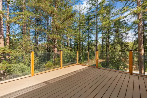 Mountain Cabin Deck & Backyard Basketball Court — photo 14
