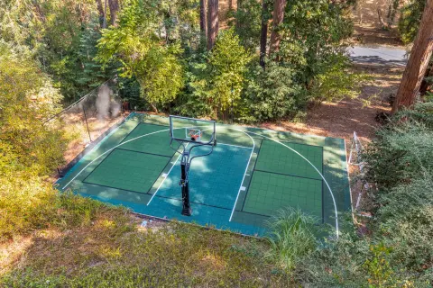 Mountain Cabin Deck & Backyard Basketball Court — photo 18