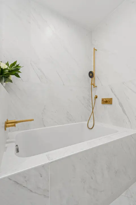 Modern Kitchen & Bathroom Remodel — photo 9